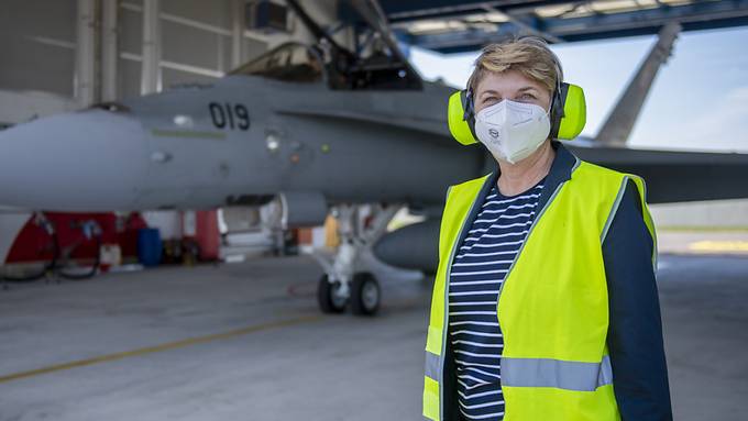 Verteidigungsministerin besichtigt Air Operations Center in Payerne