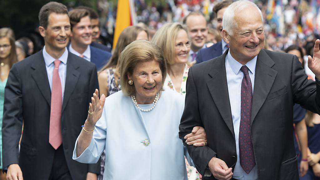 Die fürstliche Familie mit (von links nach rechts): Erbprinz Alois von und zu Liechtenstein, Fürstin Marie, Erbprinzessin Sophie und Fürst Hans-Adam II. von Liechtenstein, bei der 300-Jahr-Feier am 15. August 2019.