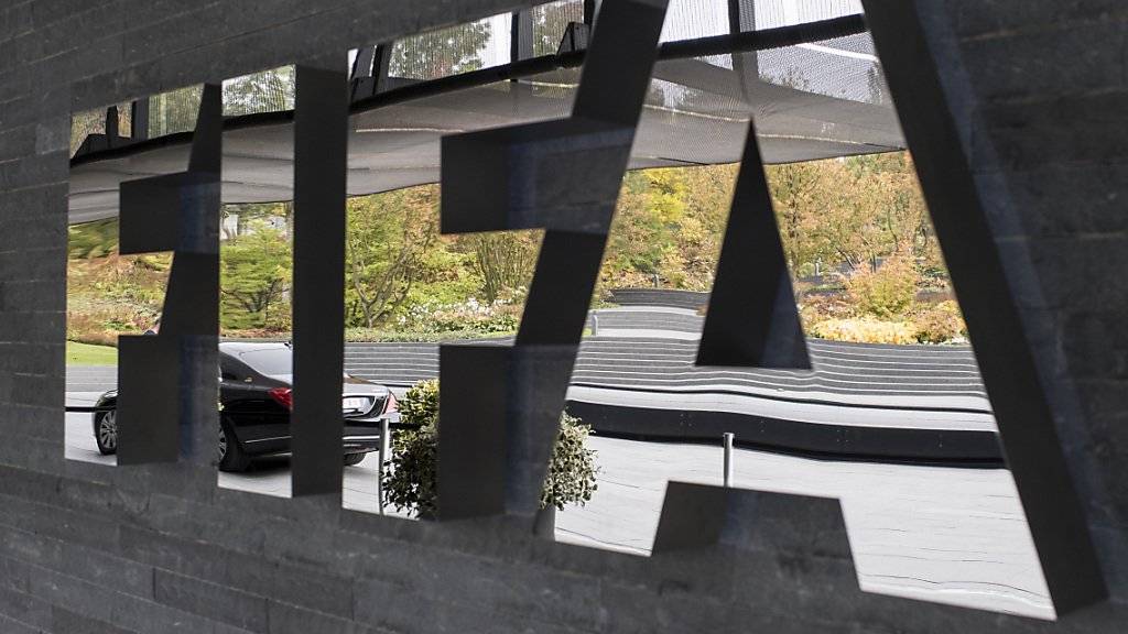 Die Bundesanwaltschaft hat den ehemaligen FIFA-Generalsekretär Jérôme Valcke einvernommen. Zudem wurde eine koordinierte Operation in mehreren Ländern durchgeführt. (Archivbild)