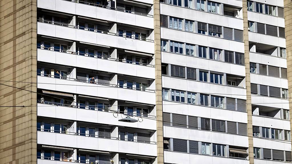 In der Schweiz sind die Angebotsmieten im Oktober leicht gesunken. Im Vergleich mit den Mieten im Vorjahr haben sie sich aber nach wie vor klar erhöht.(Symbolbild)