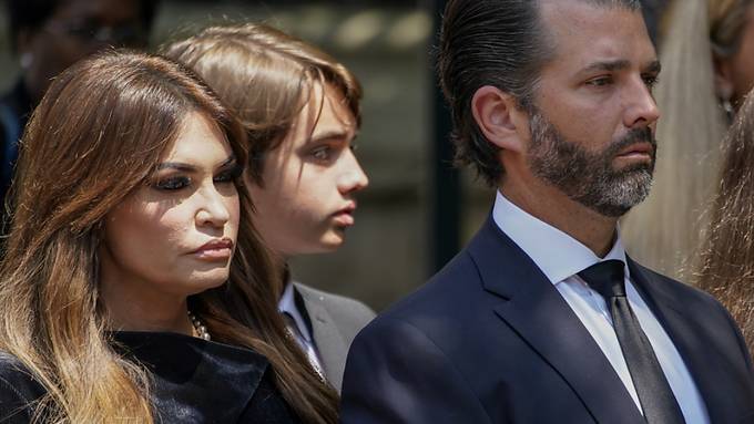 Familie und Freunde erweisen Ivana Trump die letzte Ehre