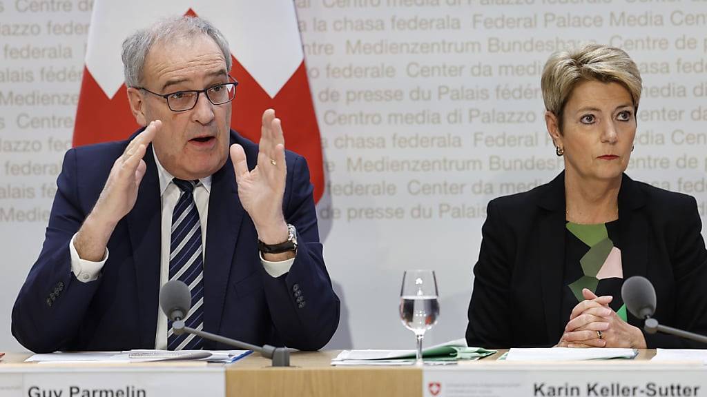 «Nicht nachvollziehbar»: Bundespräsidentin Karin Keller-Sutter und Bundesrat Guy Parmelin nehmen vor den Medien Stellung zu den von US-Präsident Donald Trump angekündigten zusätzlichen Zöllen.