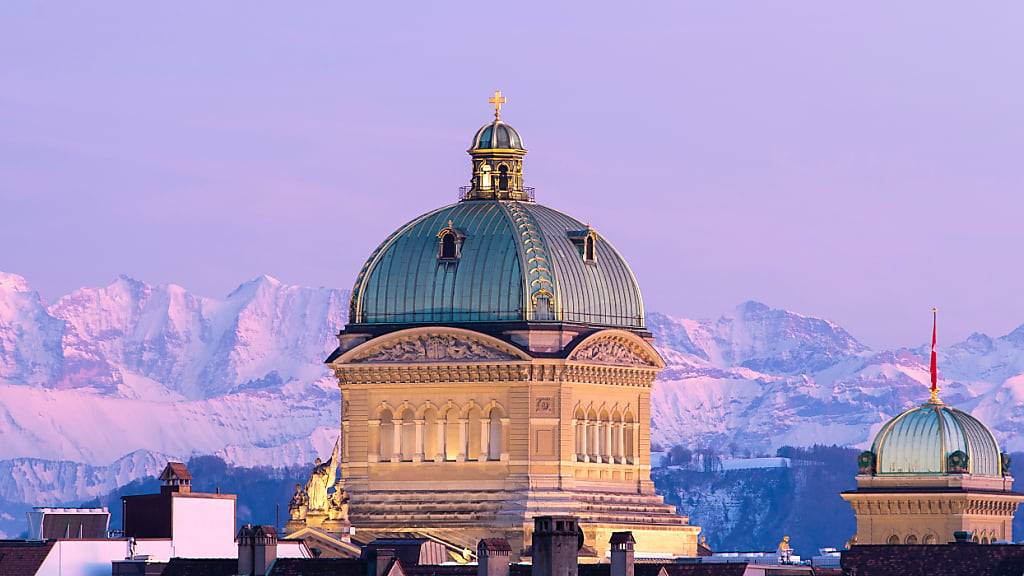 Das Schweizer Parlament ist immer noch sehr religiös geprägt: Über drei Viertel der Bundesversammlung geben an, einer Religion anzugehören. (Archivbild)