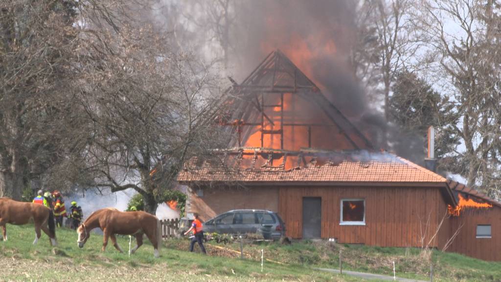 Bauernhaus in Schüpfen gerät in Vollbrand