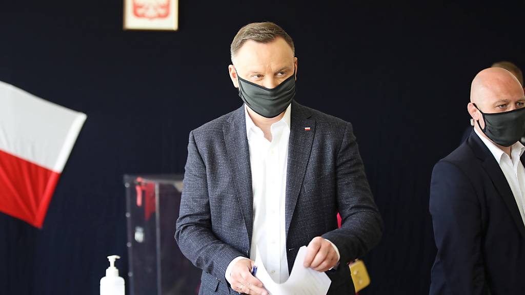 Der von der nationalkonservativen Regierungspartei PiS gestellte Amtsinhaber Andrzej Duda (Mitte) gilt Umfragen zufolge als Favorit.
