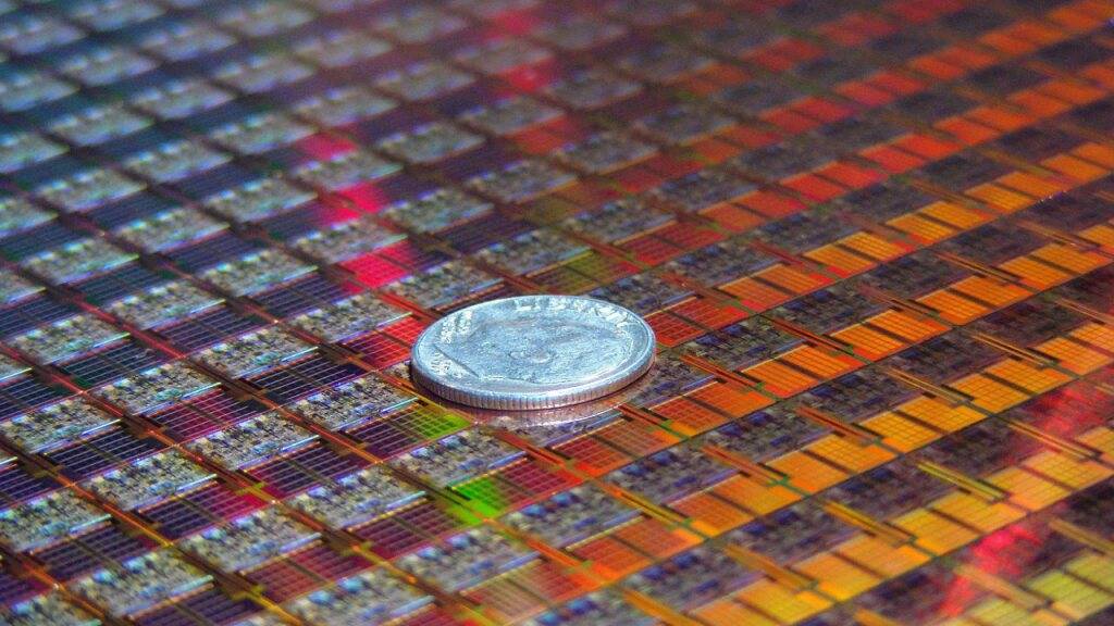 Die Technologie von Arm steckt in fast allen Computerchips. (Symbolbild)
