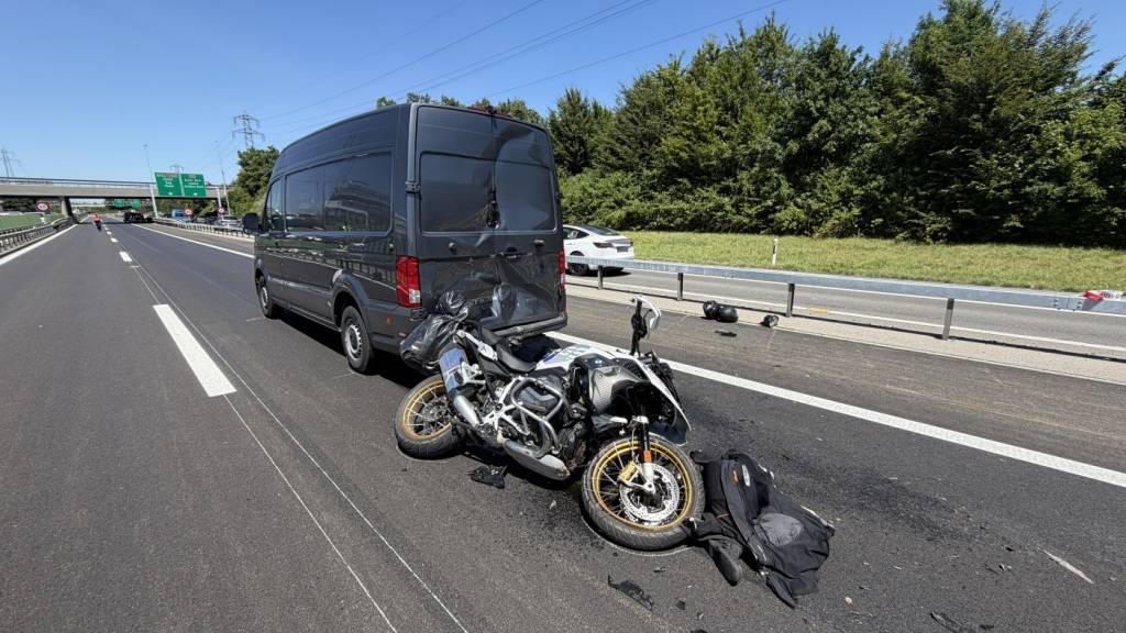 Motorradfahrer in Risch Rotkreuz ZG lebensbedrohlich verletzt