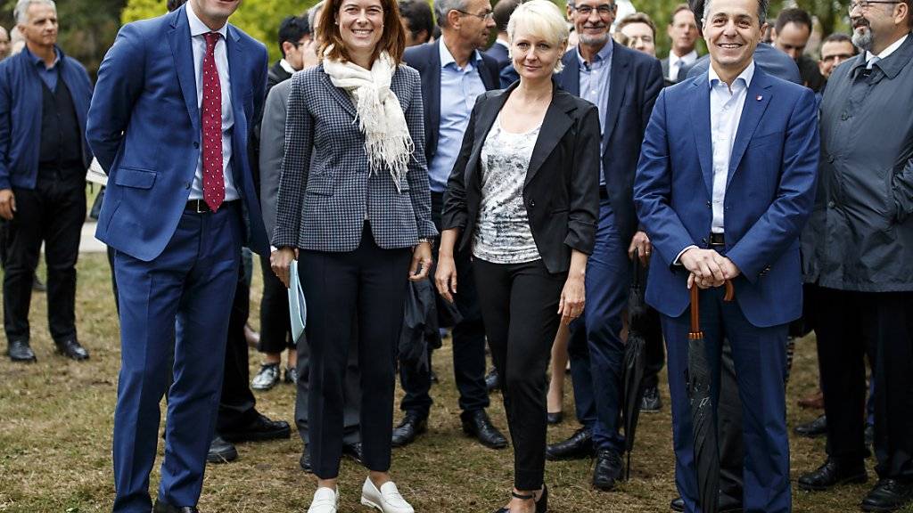 Als Pierre Maudets umstrittene Reise noch kein Thema war: FDP-Präsidentin Gössi vor Jahresfrist mit den Bundesratskandidaten. Von links: Maudet, Petra Gössi, Isabelle Moret und Ignazio Cassis.