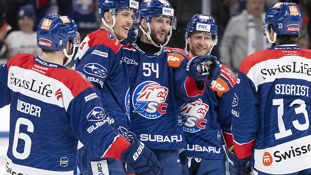 Die ZSC Lions stehen nach dem dritten Sieg im dritten Spiel der Halbfinal-Serie gegen den EV Zug vor dem Finaleinzug