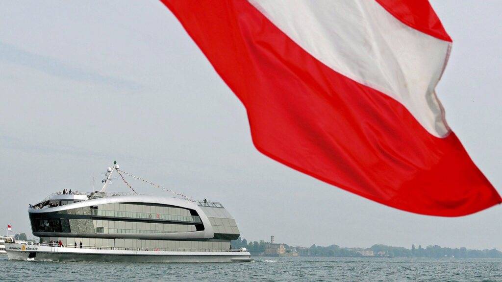 Der Pegelstand des Bodensees ist wie hier in Bregenz für den Winter ungewöhnlich hoch. (Archivbild)