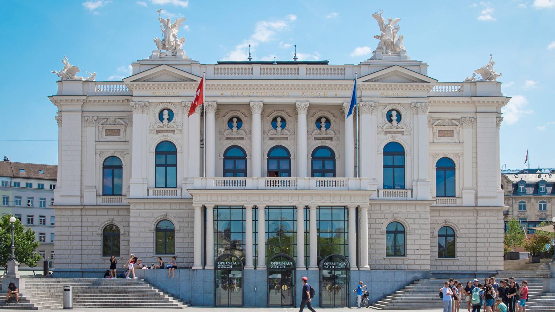 Das Opernhaus Zürich lädt zum Blick hinter die Kulissen.