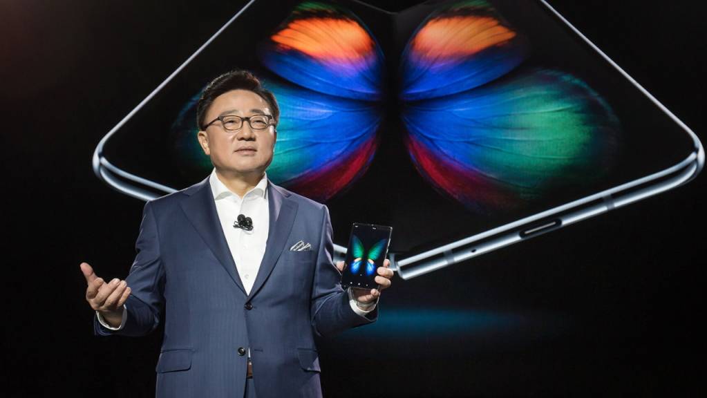 Der südkoreanische Smartphone-Hersteller Samsung Electronics bringt das Galaxy S einen Monat früher als geplant auf den Markt. Im Bild DJ Koh, Chef von Samsung Electronics. (Archivbild)