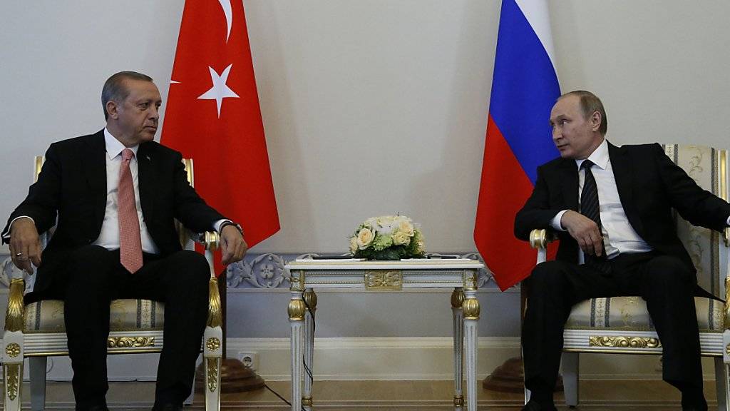 Präsident Putin (rechts) und sein Amtskollege Erdogan (links) bei ihrem Treffen in St. Petersburg.