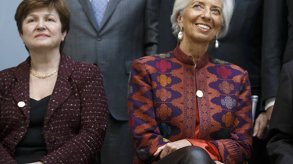 Altersbeschränkung aufgehoben: Die 66-jährige Kristalina Georgiewa (links) kann Nachfolgerin von Christine Lagarde an der Spitze des IWF werden. (Archivbild)