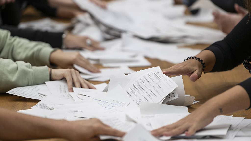 Fünf Solothurner Gemeinden haben vereinzelt falsche Wahlzettel für die Ständeratswahl vom 19. November erhalten. Weil es bereits für eine Kantonsabstimmung am 22. Oktober Fehler beim Versand an die Gemeinden gab, prüft die Staatskanzlei rechtliche Schritte. (Symbolbild)