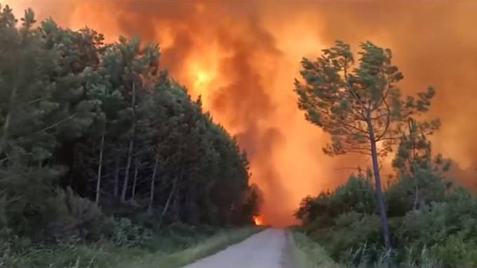 Tausende Camper in Südfrankreich wegen Waldbränden evakuiert
