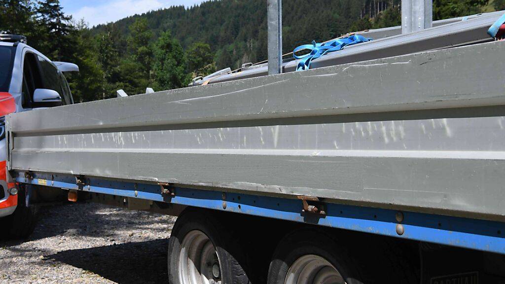 Dieser Anhänger brachte die Velofahrerin zu Fall.