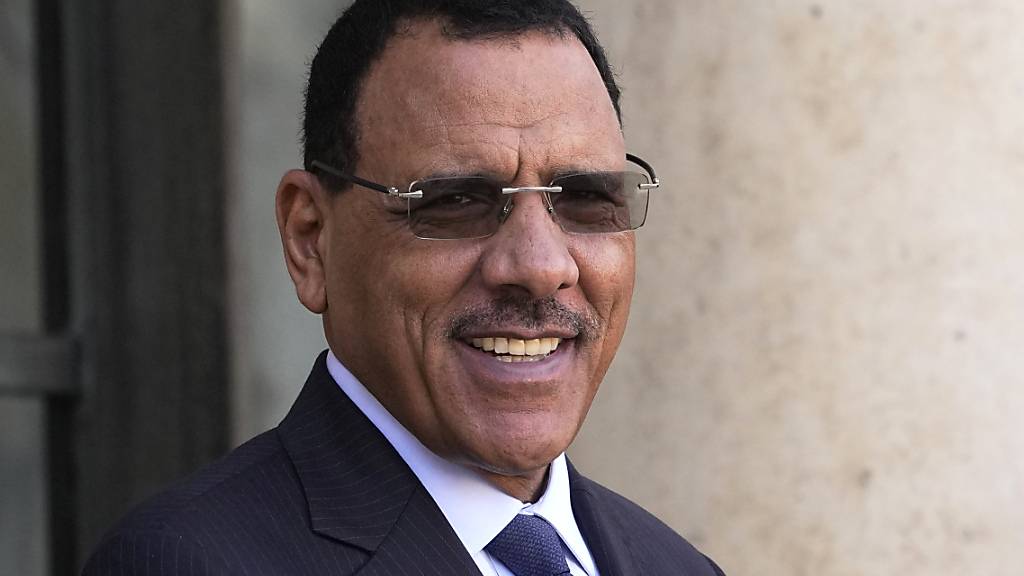 Der vom Militär gestürzte Präsident des Nigers, Mohamed Bazoum, zieht gegen die Putschisten vor Gericht. (Archivbild)
