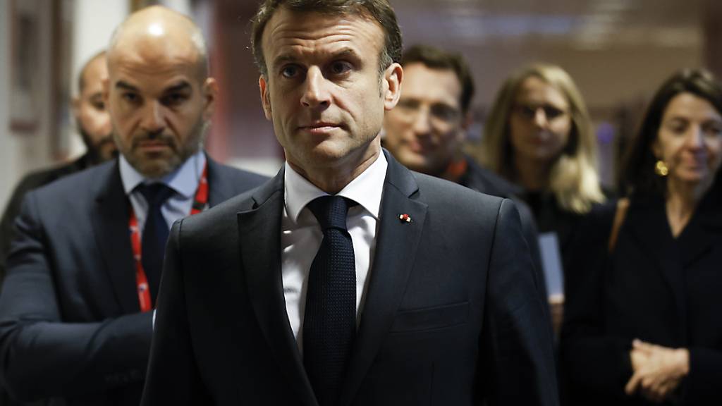 Der Präsident von Frankreich: Emmanuel Macron (M). Foto: Omar Havana/AP/dpa