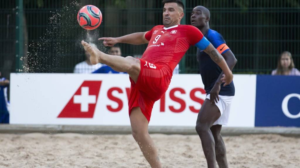 Akrobatisch und erfolgreich: Mit Dejan Stankovic verliert die Schweizer Beachsoccer-Nationalmannschaft ihr Aushängeschild