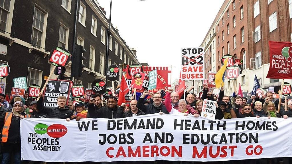 «Cameron muss gehen» fordern die Demonstranten in London