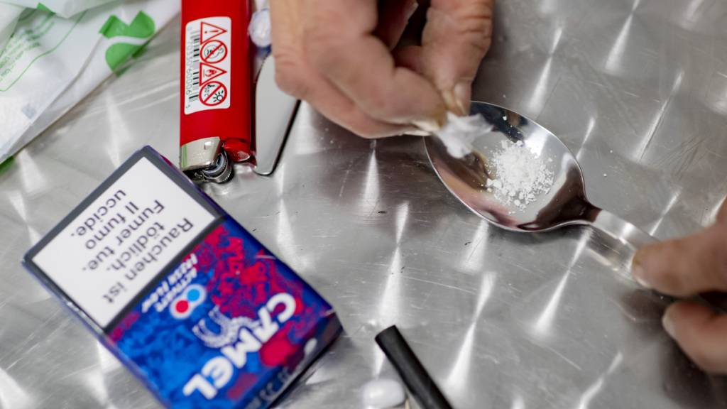 In der Schweiz sterben jedes Jahr mehr als 10'000 Menschen an den Folgen von Substanzkonsum. (Symbolbild)