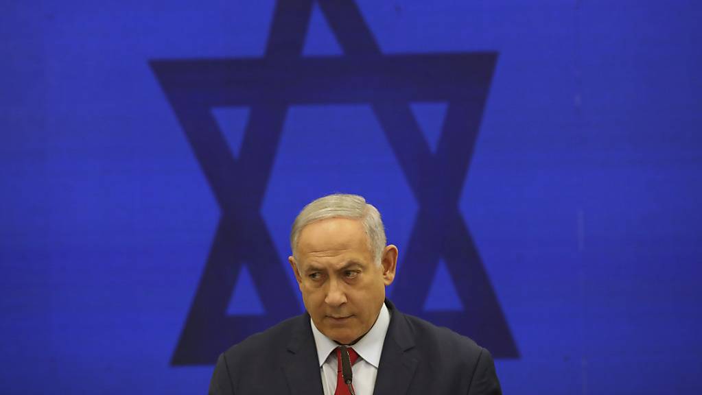 Israels Ministerpräsident Benjamin Netanjahu soll wegen Korruption vor Gericht.