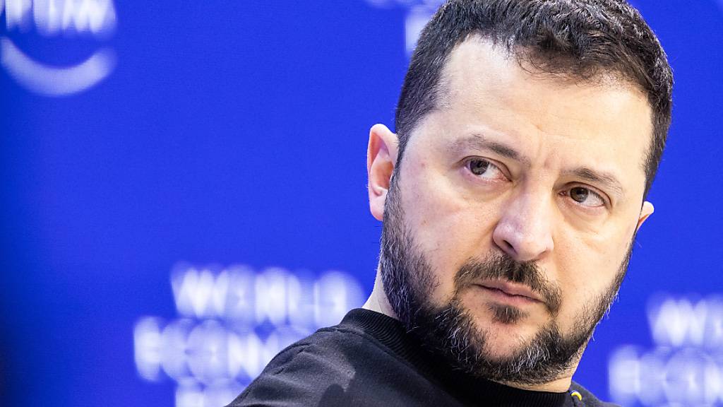 Der ukrainische Präsident Wolodymyr Selenskyj nimmt an einer Veranstaltung teil des Weltwirtschaftsforums in Davos teil. Foto: Hannes P. Albert/dpa