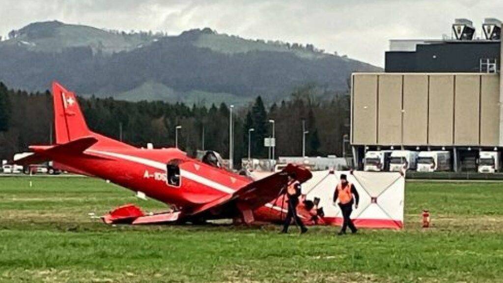 Nach dem missglückten Landemanöver auf dem Militärflugplatz Emmen: ein Trainingsflugzeug PC-21 der Schweizer Luftwaffe.