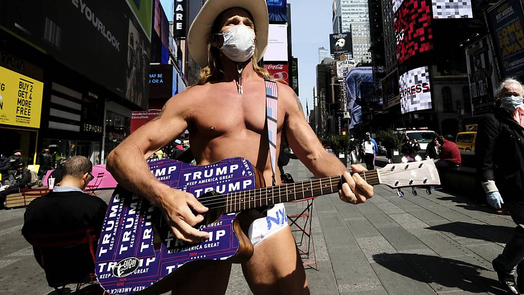 Da hat nicht mal der Naked Cowboy in New York noch zu Lachen: Die Arbeitslosigkeit in den USA steigt weiter. (Archivbild)