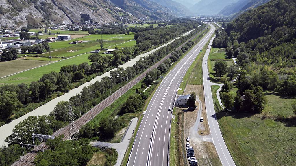Am Freitag ist ein weiteres Teilstück der Autobahn A9 im Wallis eröffnet worden.