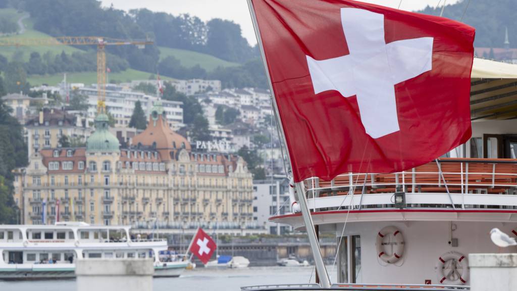 Schiffe fahren das Luzerner Verkehrshaus ab Samstag wieder an