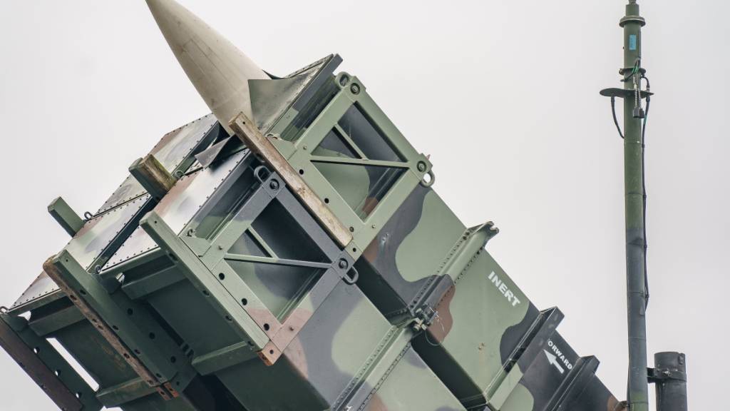 Patriot-Flugabwehrraketensystem der deutschen Bundeswehr. Weil das Patriot-System für die Schweiz verspätet geliefert wird, lässt der Bundesrat den Kauf eines zusätzlichen Systems prüfen. Dieses soll bevorzugt aus Europa stammen. (Archivbild)