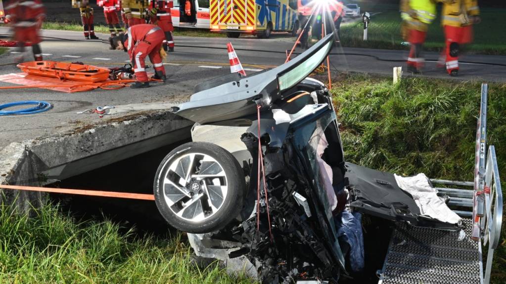 40-jähriger Autofahrer verletzt sich bei Selbstunfall in Wil schwer
