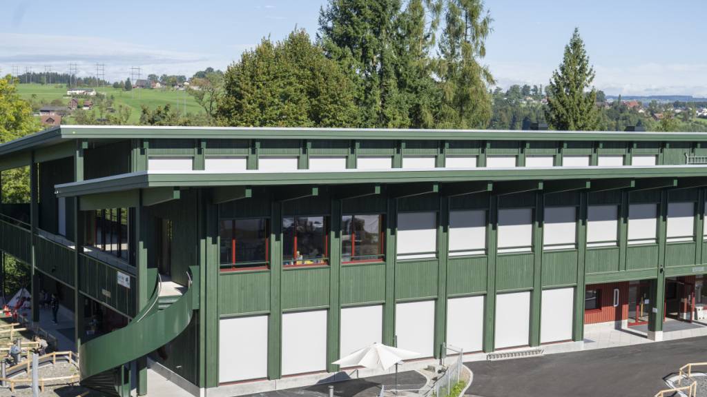 Das neue Schulhaus Littau Dorf der Stadt Luzern: Die Investitionen der Gemeinden in die Schulen sind nach Angaben der Regierung unterschiedlich hoch. (Archivaufnahme)