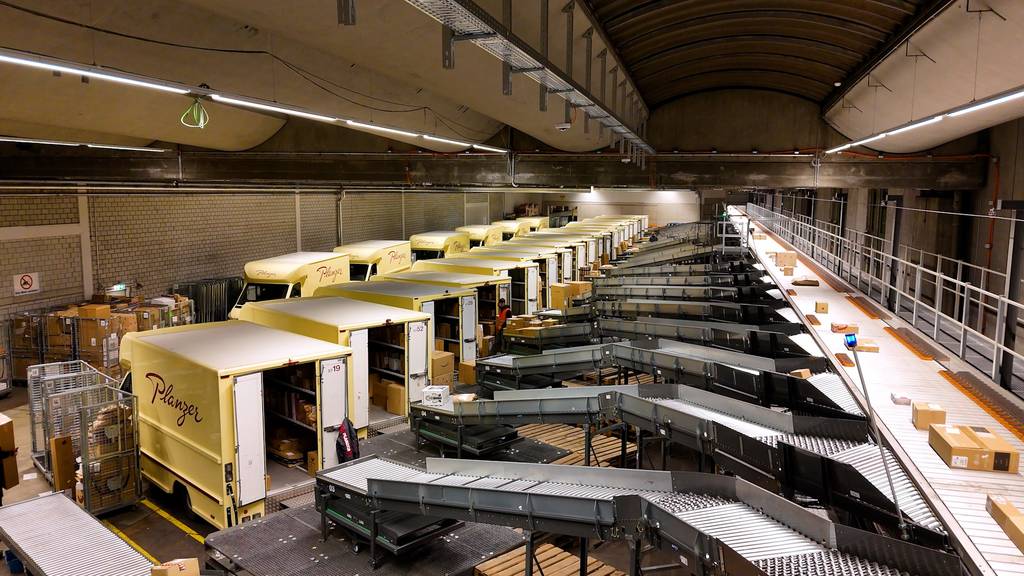 Wenn Zürich schläft, sortiert Planzer 15'000 Pakete 