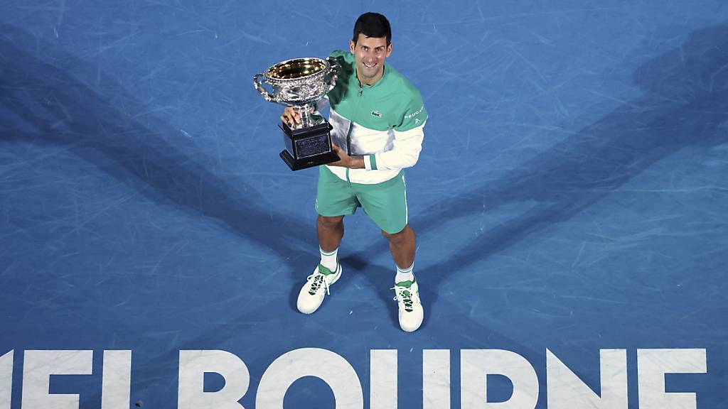 Gibt es dieses Bild auch 2022? Noch ist nicht klar, ob Novak Djokovic überhaupt zur Titelverteidigung antritt.