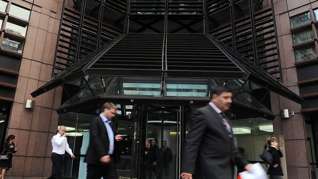 UBS-Gebäude in London: Die Grossbank hat ihre Pläne für Stellenverlagerung nach dem Brexit gemacht. Je nach Brexit-Ausgestaltung könnten rund 1000 Jobs in andere EU-Städte umgesiedelt werden. (Archivbild)