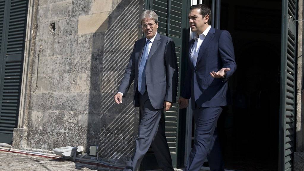 Gentiloni (l.) und Tsipras in Korfu: Die Nachbarländer am Mittelmeer haben ähnliche Sorgen und stimmen deshalb ihre Aussenpolitik ab.