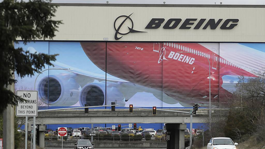 Der Boeing-Konzern hat angekündigt, die Produktion in einigen Werken wieder hochfahren zu wollen - die Börsianer honorieren dies mit einem steigenden Aktienkurs. (Archivbild)