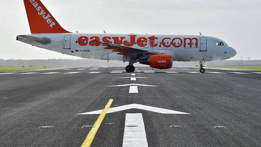 Easyjet hat im ersten Halbjahr 2015/16 einen Verlust eingeflogen. Die Passagierzahlen konnten dagegen kräftig gesteigert werden, besonders in der Schweiz.