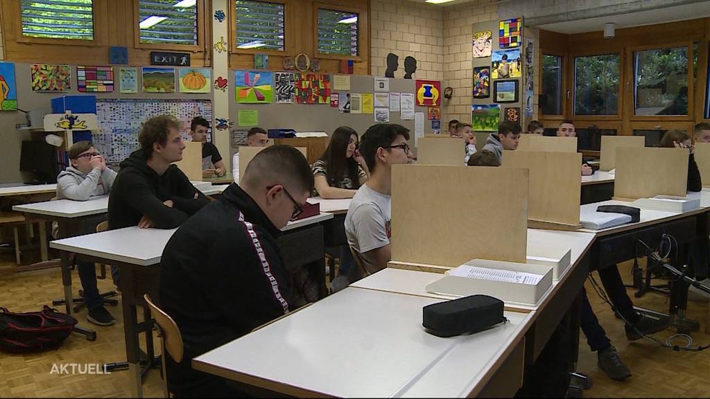 Schüler strömen zurück in die Klassenzimmer