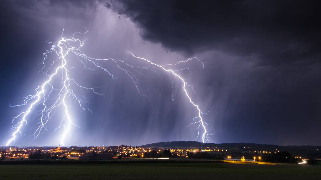 «Sturm, Hagel und volles Programm»: Starke Gewitter im FM1-Land erwartet