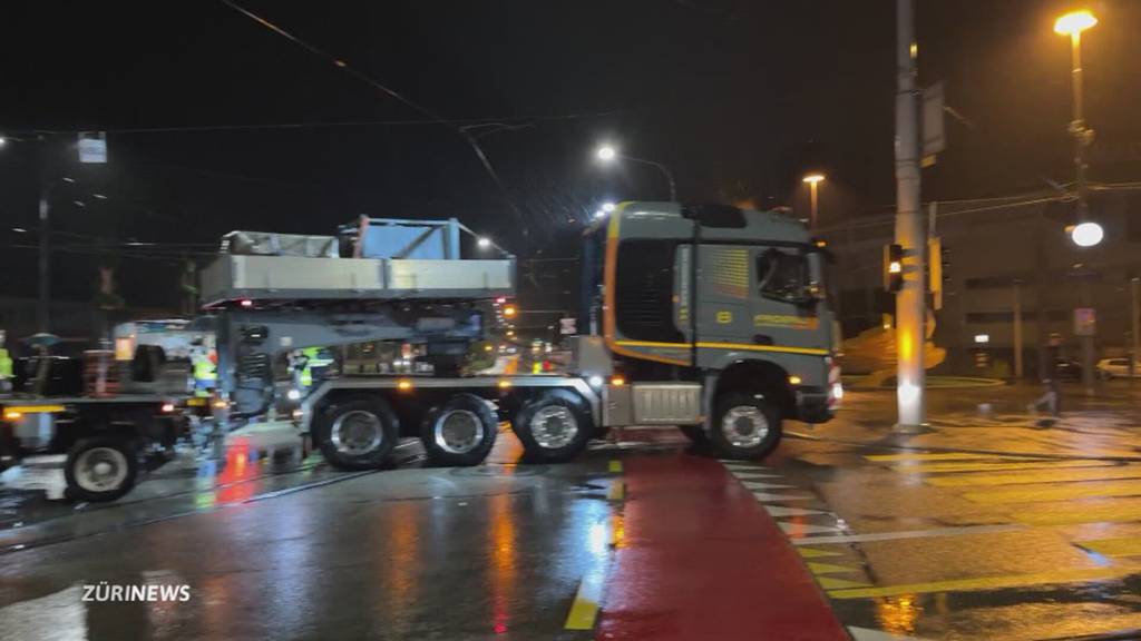 Riesiger Spezial-Transport rollt durch Zürich