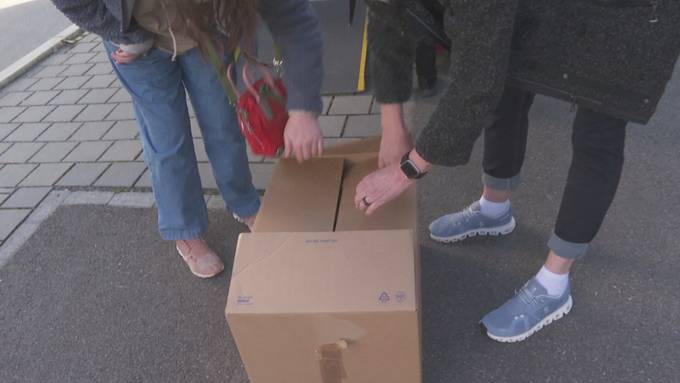 Zuger Confiserie spendet übriggebliebene Osterhasen