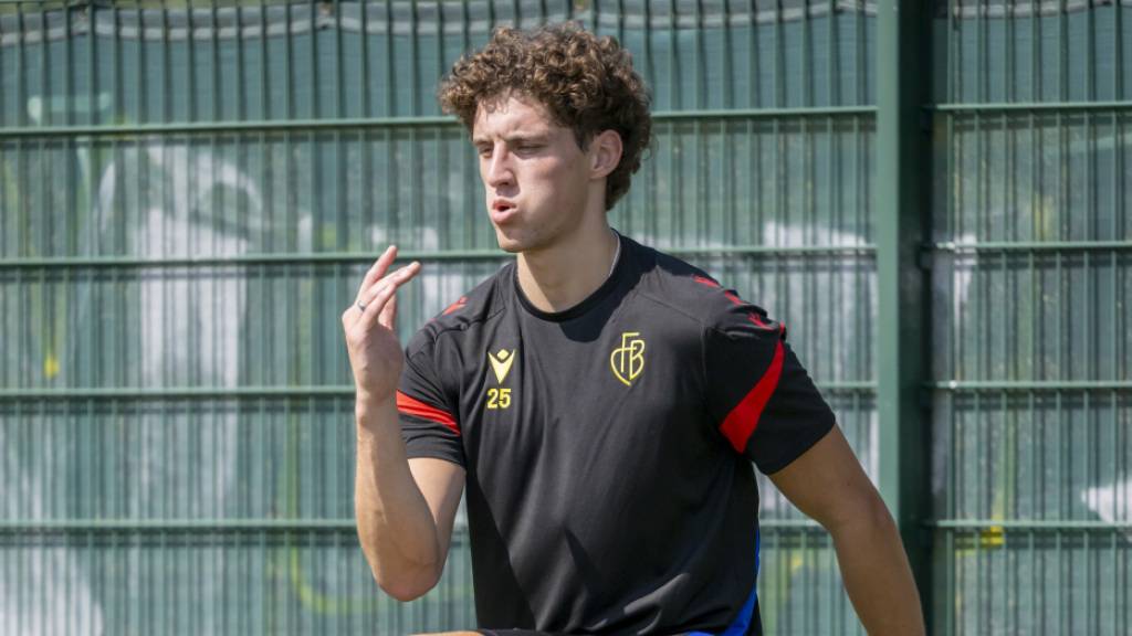 Verteidiger Van Breemen von Basel nach Portugal