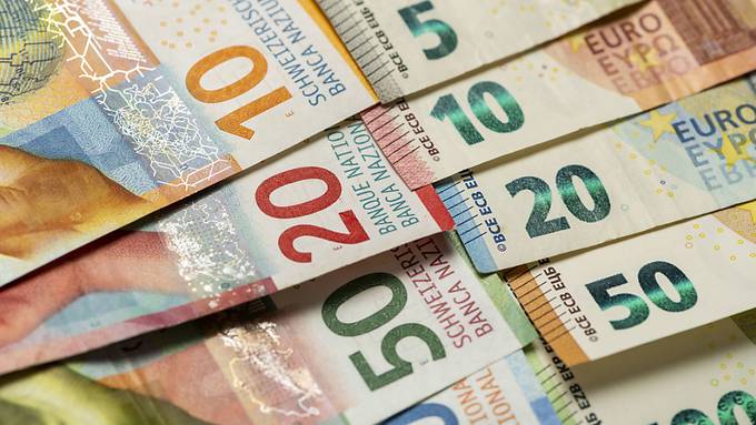 Euro fällt zum Franken auf tiefsten Stand seit 2015