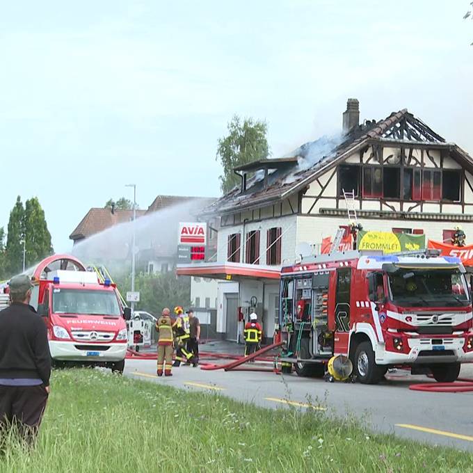 Brand in Münchenbuchsee bei Wohnhaus mit Tankstelle – Dachstock ausgebrannt