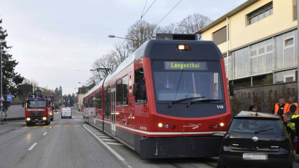 Es hat wieder mal gekracht: Ein Auto wurde vom «Bipperlisi» in Solothurn erfasst. Zwei Personen erlitten Verletzungen.