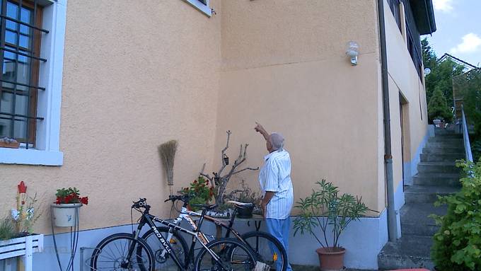 200 Jahre altes Haus hat nach Erdbeben Riss in Fassade